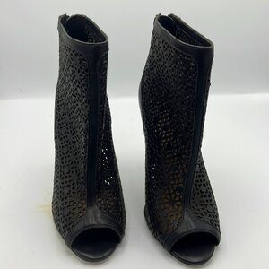 Badgley Mischka black high heeled shoes size 10